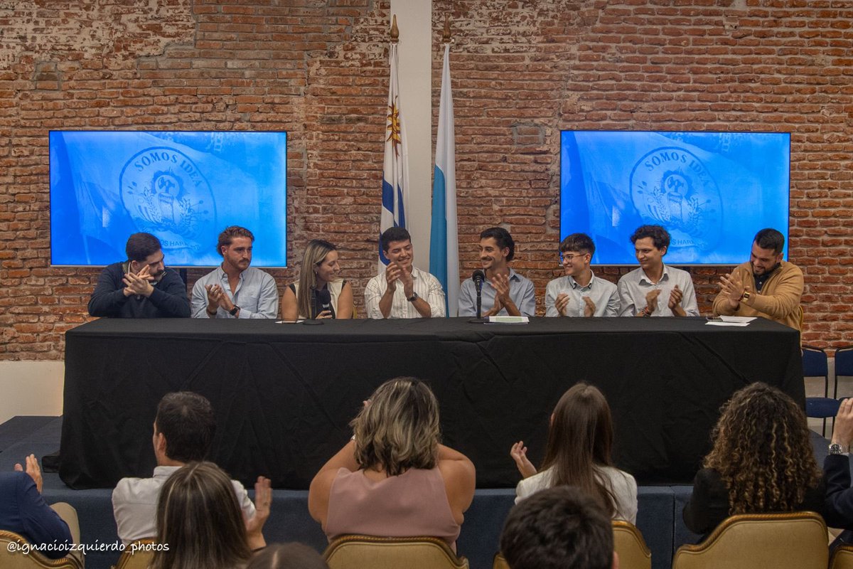 Ayer celebramos el cambio de autoridades de nuestra mesa.

Felicitamos a <a href="/juanialdaya3/">Juan Ignacio Aldaya</a> por su gestión como presidente saliente y agradecemos su compromiso y dedicación. 

Le damos la bienvenida a <a href="/santibrocos/">Santiago Brocos Payaslian 🇺🇾🇦🇲</a>, quien asume este nuevo desafío con entusiasmo y compromiso.