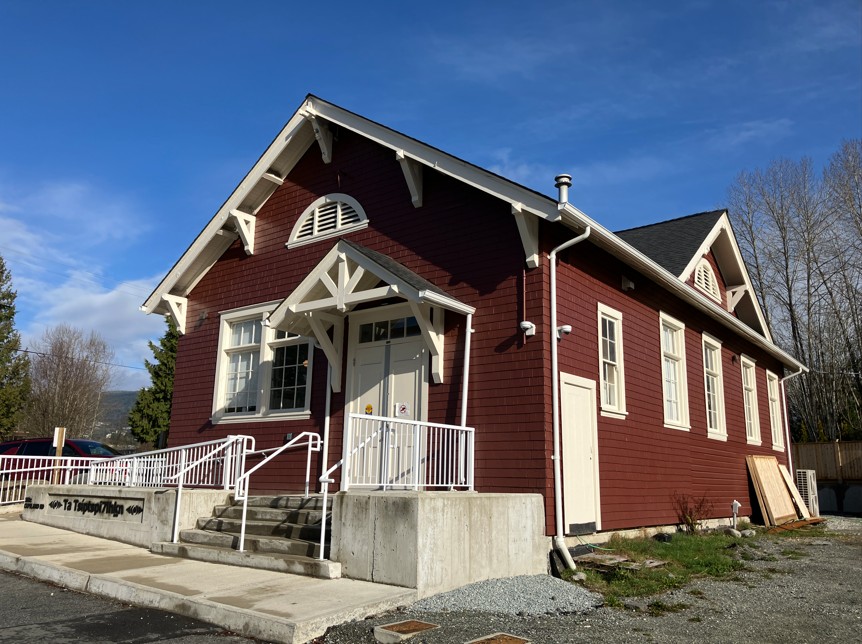 evelazarus's tweet photo. The little schoolhouse sat beside Henry Hudson Elementary #Kitsilano from 1912 to 2023. Instead of being tossed in the landfill, it's now part of the Chief Joe Mathias Centre in #NorthVancouver where children learn Sḵwx̱wú7mesh sníchim story: https://t.co/GM3togzNaF... https://t.co/1XjtZ1Hy80