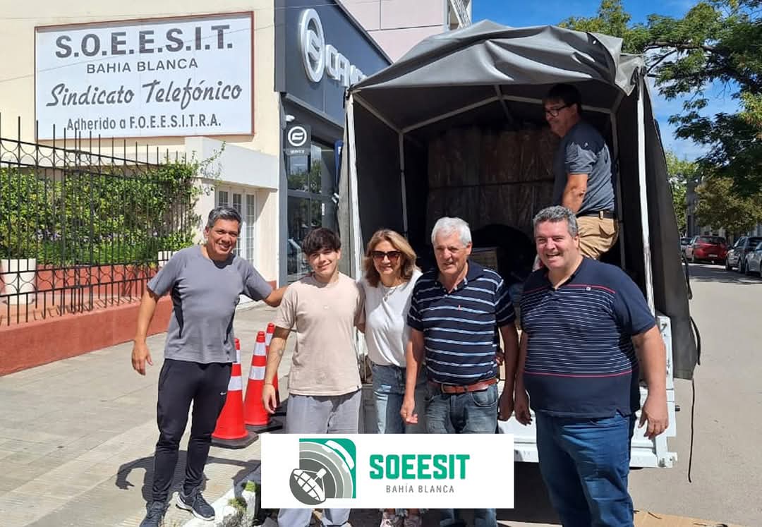 CronicaSindicaL's tweet photo. #SOEESIT #BAHÍABLANCA #LAPAMPA En el Día del Trabajador de las Telecomunicaciones el Sindicato de Bahía saludo a su gente. Agradeció además el apoyo y la cruzada solidaria por el temporal, en especial al SOEESIT La Pampa. @foeesitra @SoeesitB @soeesitlp 
https://t.co/NiQ7frMD6V https://t.co/qmQEqKLL0v