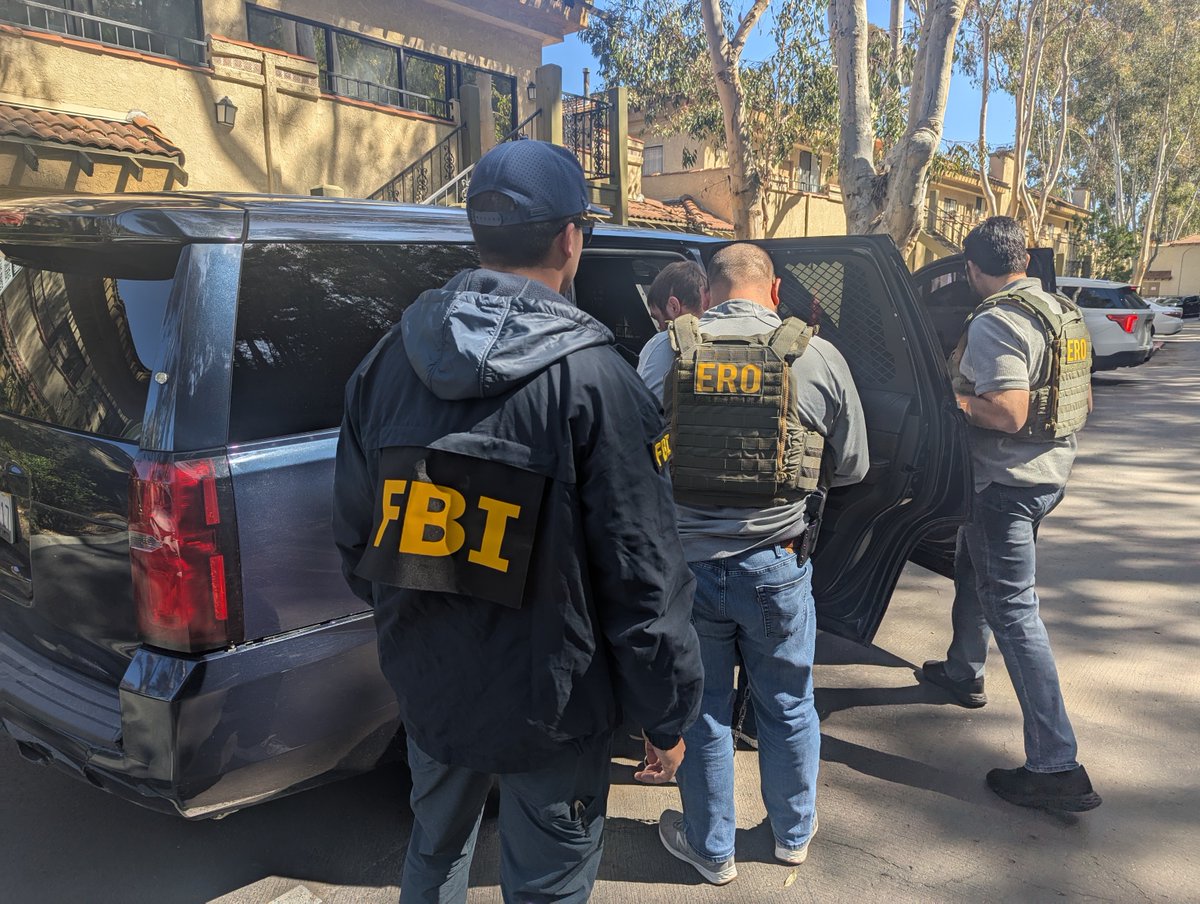 FBISanDiego's tweet image. #FBI Joint Terrorism Task Force successfully arrested another individual with alleged ties to terrorism as part of immigration enforcement with @hsisandiego, @erosandiego, CBP and BP!

#FBISD continues to work shoulder-to-shoulder with our partners to keep our community safe!