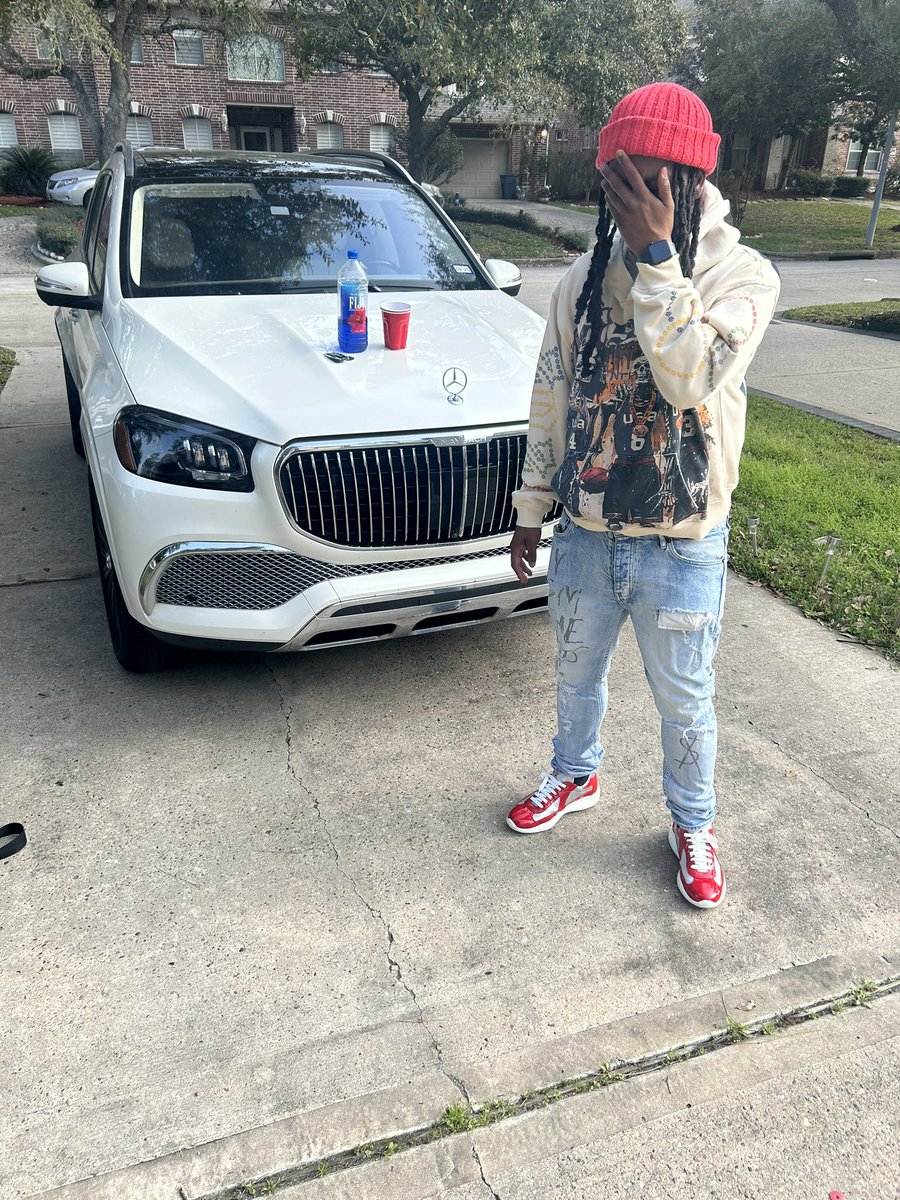 B MOTION tweet media