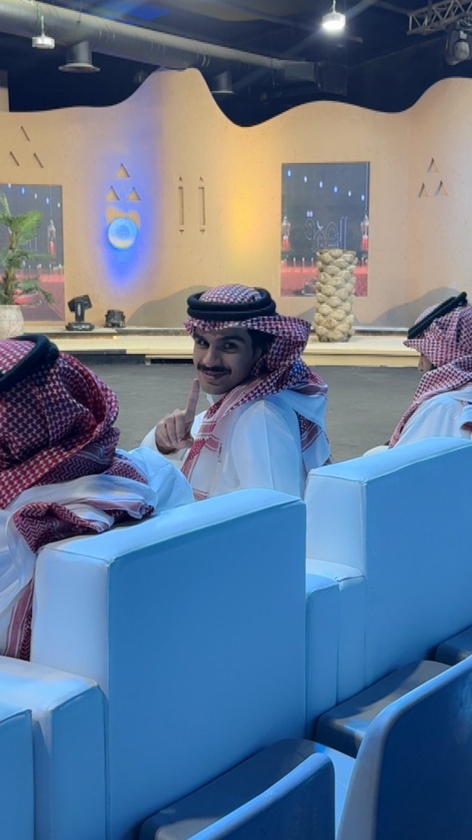 سلمان يقول التصويت بشنابكم والجايزة بشنبه
باذن الله نجم الجمهور مافيها كلام✋🏻
#سلمان_بن_ملهي 
#نايف_اليامي
#البصمة19