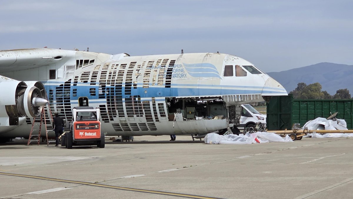 NASAWatch's tweet image. Pics taken at @NASAAmes today. @NASA's historic Kuiper Airborne Observatory has begun to be dismantled and demolished. Seems kind of emblematic of what's happening at the agency. #astronomy #aeronautics