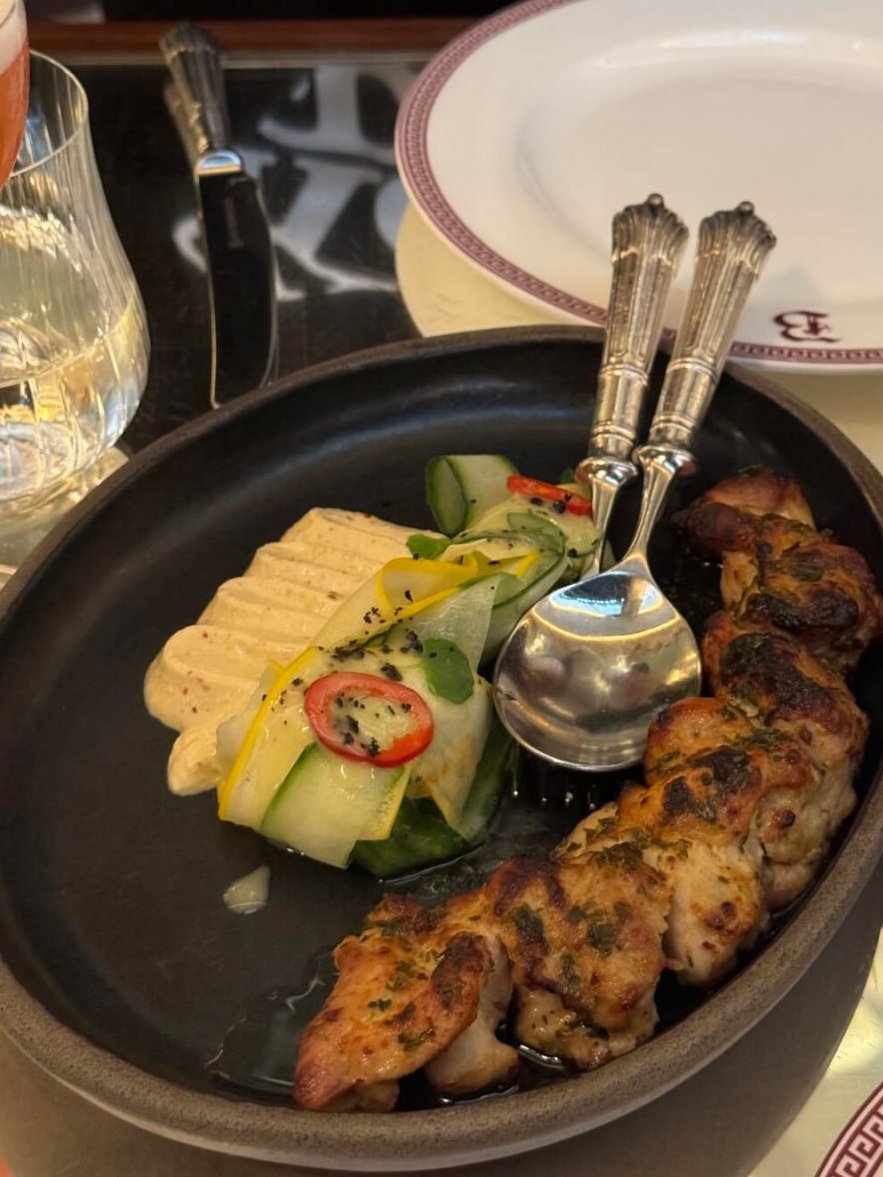 alanskates13's tweet photo. ✨ Dinner bliss on a plate! 🍽️🥳 Who else loves gathering around the table for delicious food and great company? Let’s dig in! 😋❤️ #Food #Cuisine #DinnerDelight https://t.co/Kve2EqRA8E