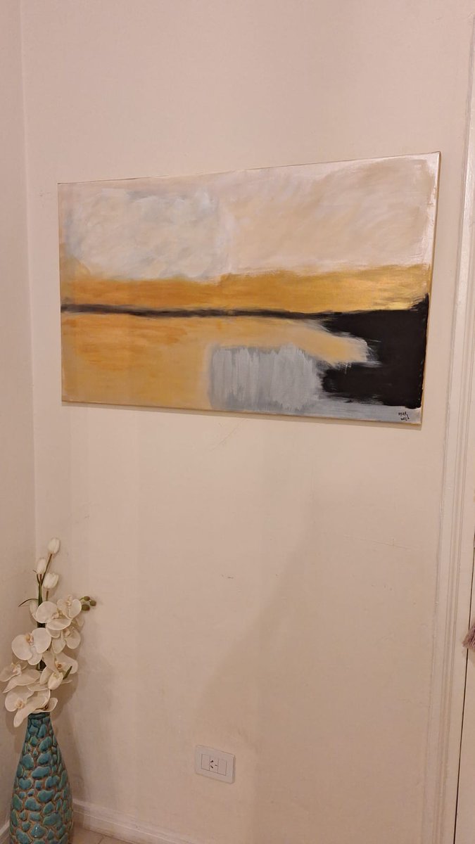 Vine  a visitar a mi prima Marta Jara Videla y me llevo una de sus obras artisticas maravillosas llamada " Sahara" serie "Desiero"
Estoy realmente  emocionada y encantada por sus atributos artististicos posmodernos encantadores porque nos hace volar hacia el infinito.