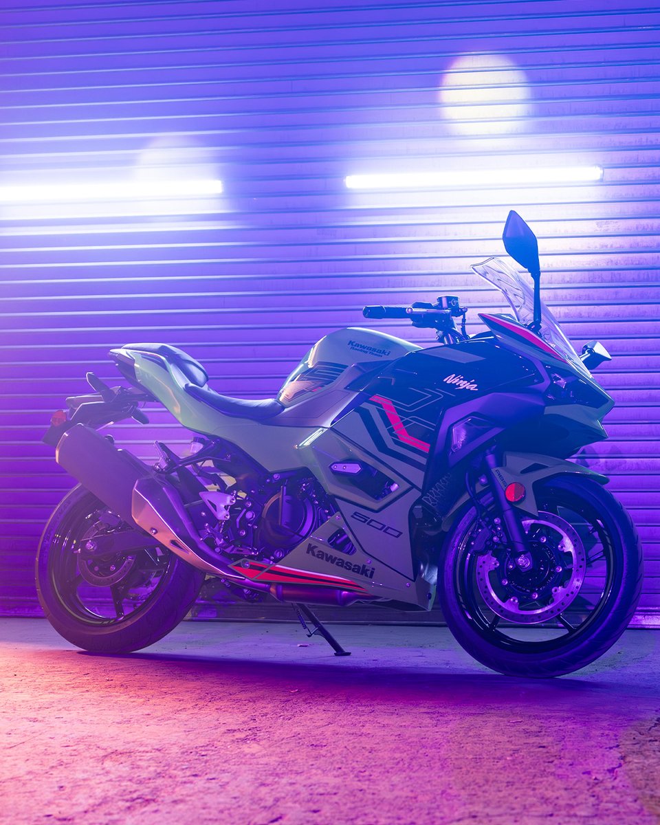 KawasakiUSA's tweet photo. Aggressive styling to turn heads.
Specs that #MakeYourStatement. 
Always #GoodTimes. 
#Ninja500 #NinjaLife #Kawasaki https://t.co/x5eyd4kmoL