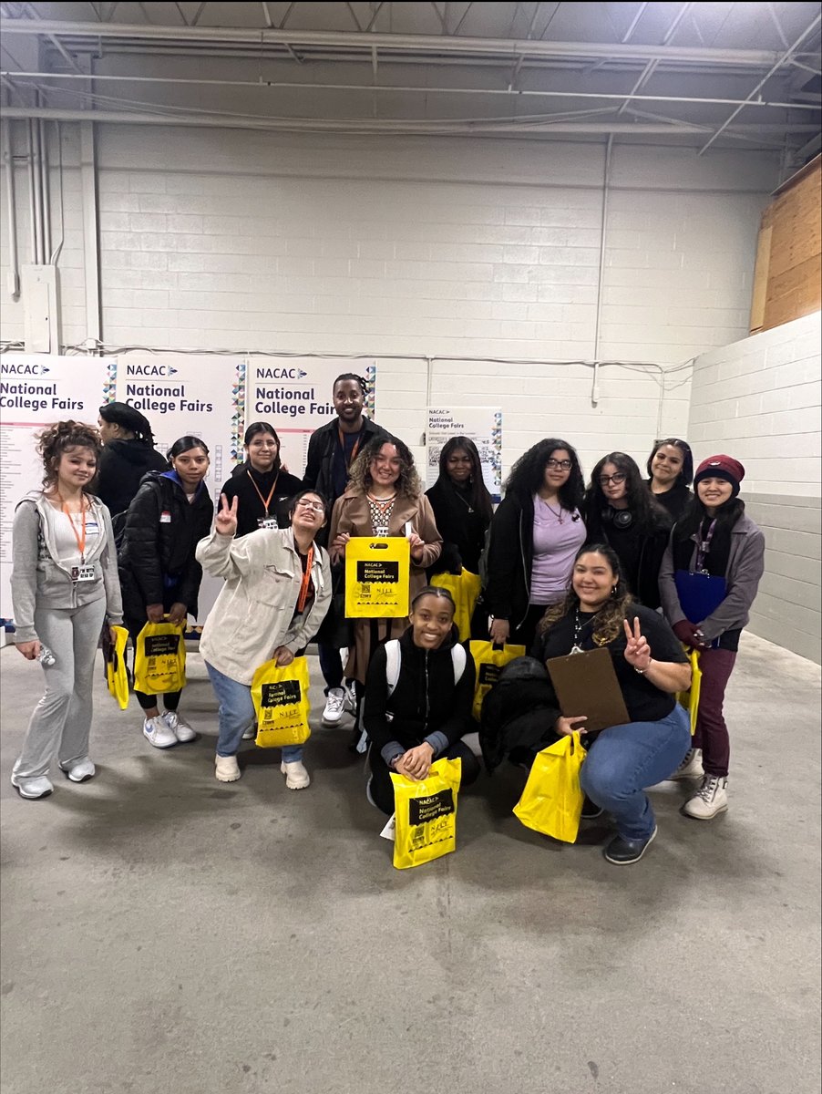 💪 When two community changing Powerhouses unite at the Junior College Fair at the BIG E! Shout out to our Worcester and Springfield crews for making this happen!

#GEARUPMA #GEARUPWorks #CollegeAndCareerExploration #CollegeReady #CareerReady