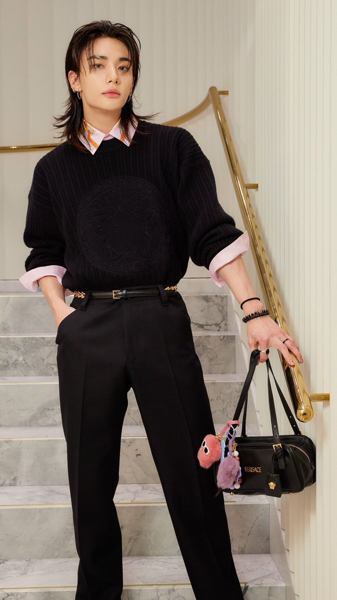 voguejp's tweet image. Happy Birthday #ヒョンジン 🎉🎂

#StrayKids のヒョンジンにインタビュー！ファンにおすすめしたい愛用品は？
voguejapan.visitlink.me/v9apgw

#현진 #Hyunjin #스트레이키즈
#HappyHyunjinDay