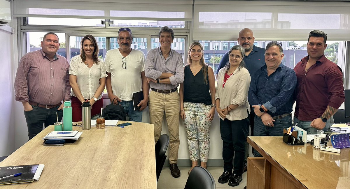 Hoy se llevó a cabo una reunión con el Director del Hospital Policial, Dr. Julio Rappa, y su equipo de dirección. En el encuentro estuvieron presentes el presidente del sindicato, <a href="/Roberto37484952/">Roberto CARDOZO</a> ; la secretaria general, <a href="/Adriana65629103/">Adriana Cabrera</a>; así como delegados nacionales.