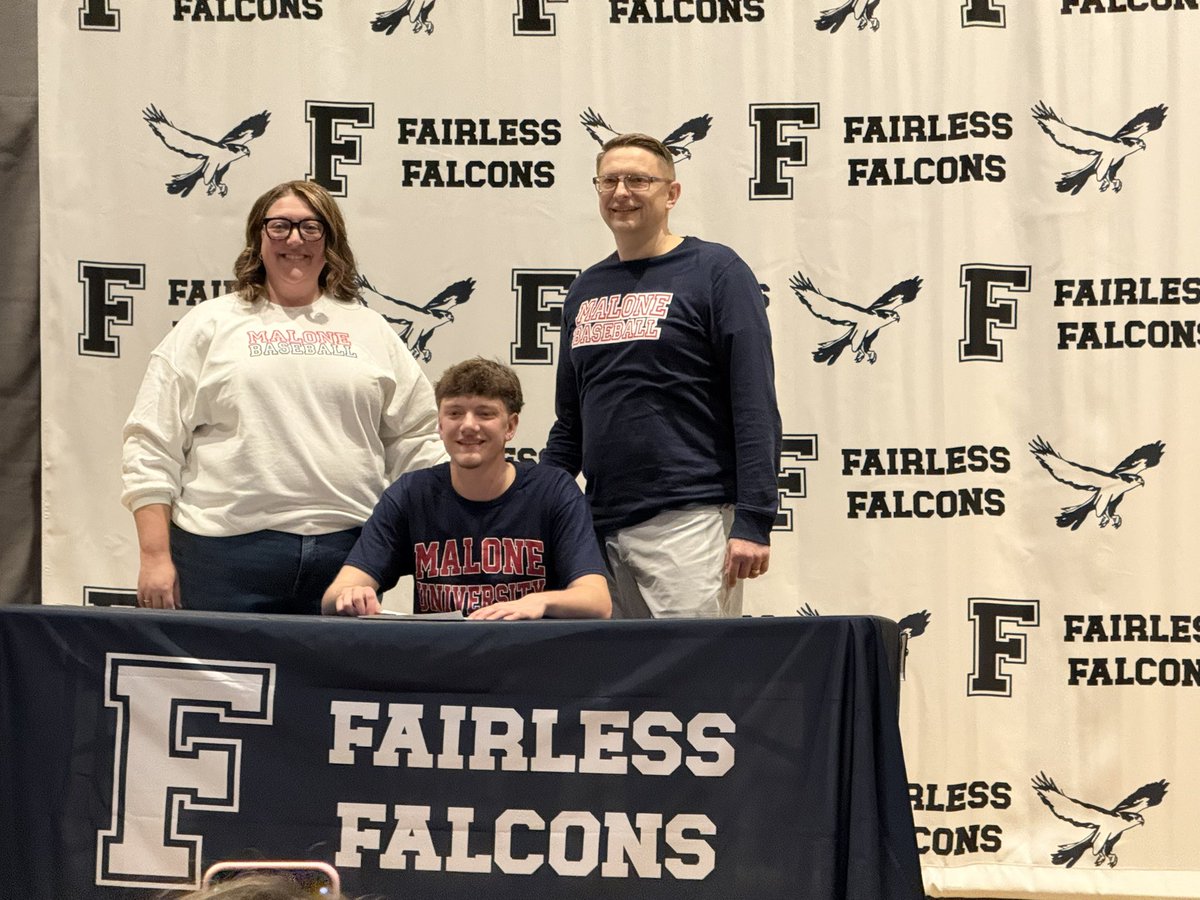 supt_hearn's tweet photo. Congratulations to Logan Barkan and Mya Fowler who committed to play at the collegiate level at our Winter Sports Awards! #SoarToExcellence https://t.co/C1QFOZYdqF