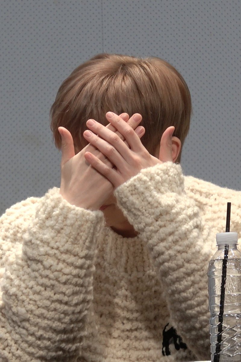 Kimkkuu_nyang's tweet photo. 말랑 보들 따뜻 성규 손!
자꾸 손잡자고 하게 됨🤭 https://t.co/fFiQffjGH1