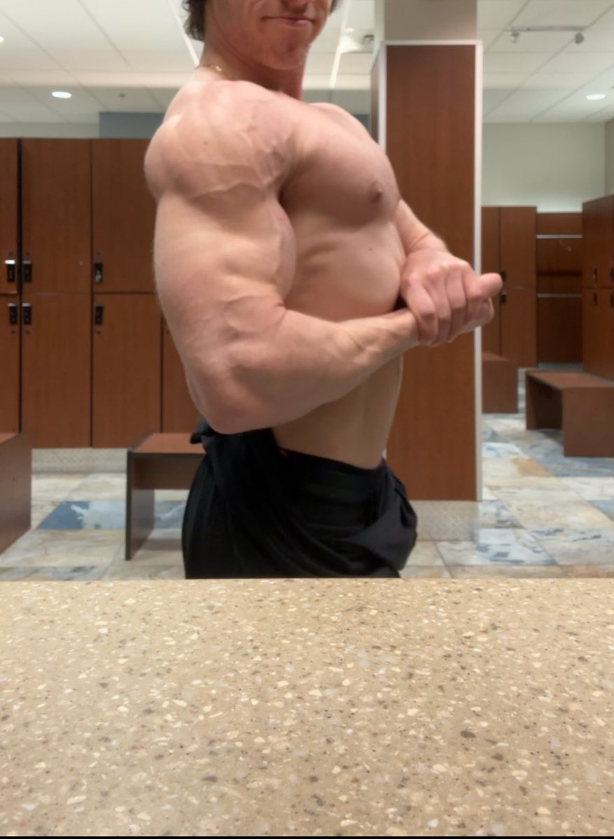 Code_Ehh's tweet image. Gym by day, gamer by night  #healthmatters