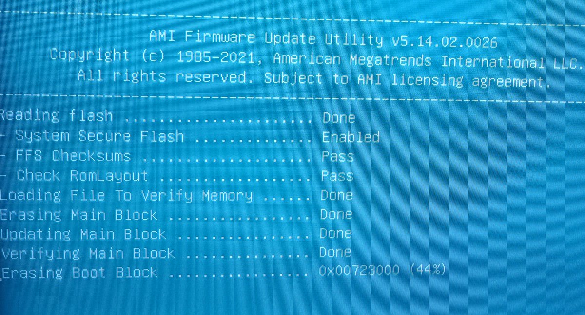 xn__2k_dcc's tweet image. Jetzt bloß keine Stecker ziehen... #BiosUpdate