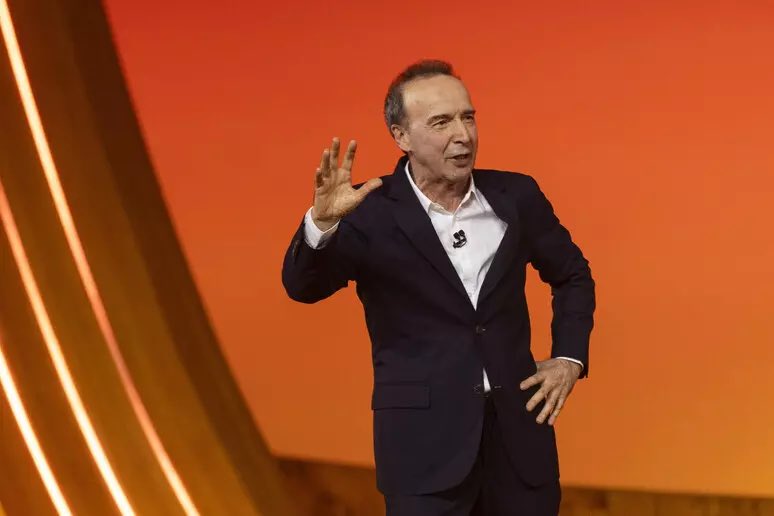 Ventotene. Il Sogno. L’Europa. 
Difficile spiegarlo meglio. Difficile immaginare una risposta migliore. Mi auguro, davvero, che stasera l’influencer Giorgia Meloni abbia trovato il tempo per seguire la colossale lezione di Roberto Benigni. Le servirebbe