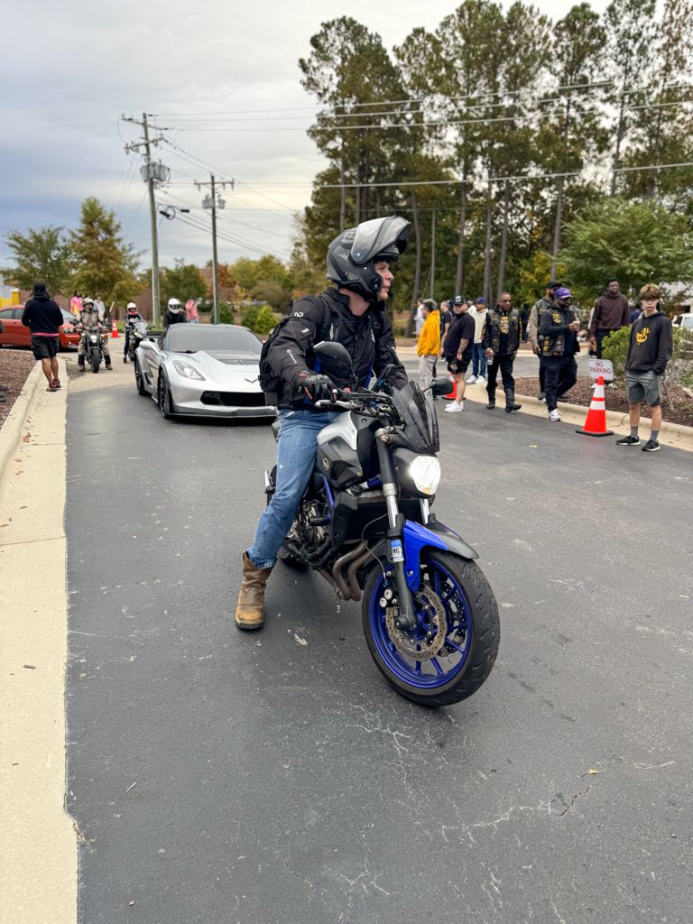 Rideologyio's tweet image. Caught a glimpse of a sleek silver Corvette🔥 at today's car meet! This beauty is turning heads with its bold style and speed. #Corvette #CarMeet #SpeedMachine …deology-ai.s3.us-east-1.amazonaws.com/automate/IMG_0…