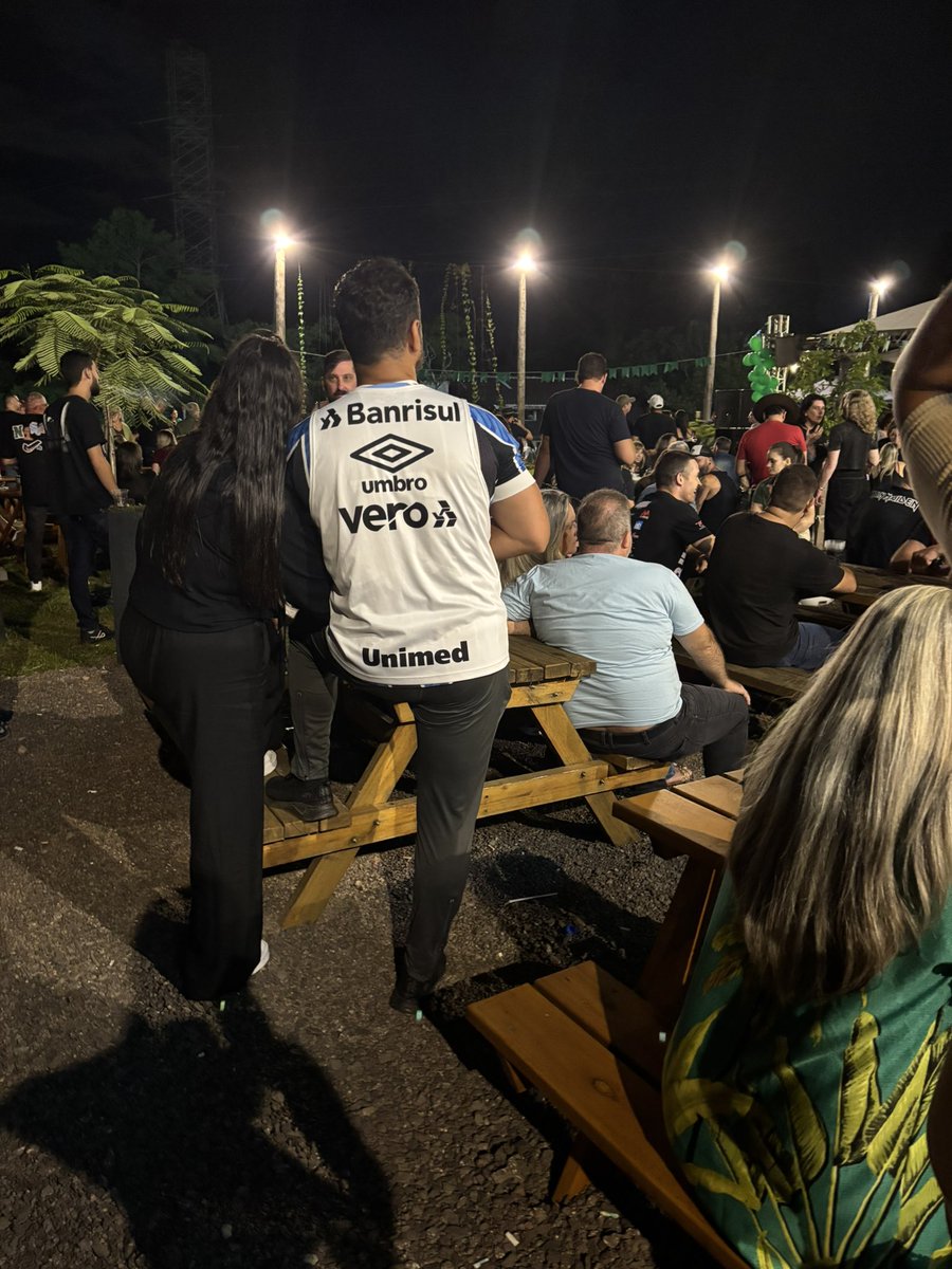 turcatoam's tweet image. E eu que fui num bar sábado e o cara não tava vestido de Grêmio

Tava vestindo de RESERVA DO GRÊMIO