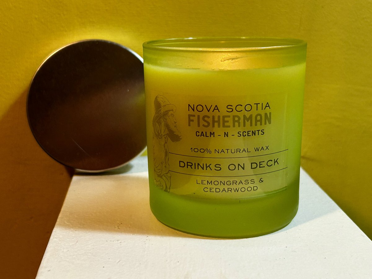 Above normal temperatures here today so I have a “Drinks on Deck” #scentedcandle burning (#lemongrass and #cedarwood) from <a href="/NSFisherman/">Nova Scotia Fisherman</a> (of New Minas, NS) burning. The scent of #lemon is coming through, which I love, and it has a strong throw. #candle #shopcanadian 🇨🇦