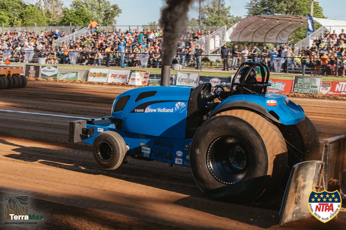 Comment below if you are a New Holland fan!! 💙 🚜 💨
#NewHolland #BruteForce #lightsuperstock