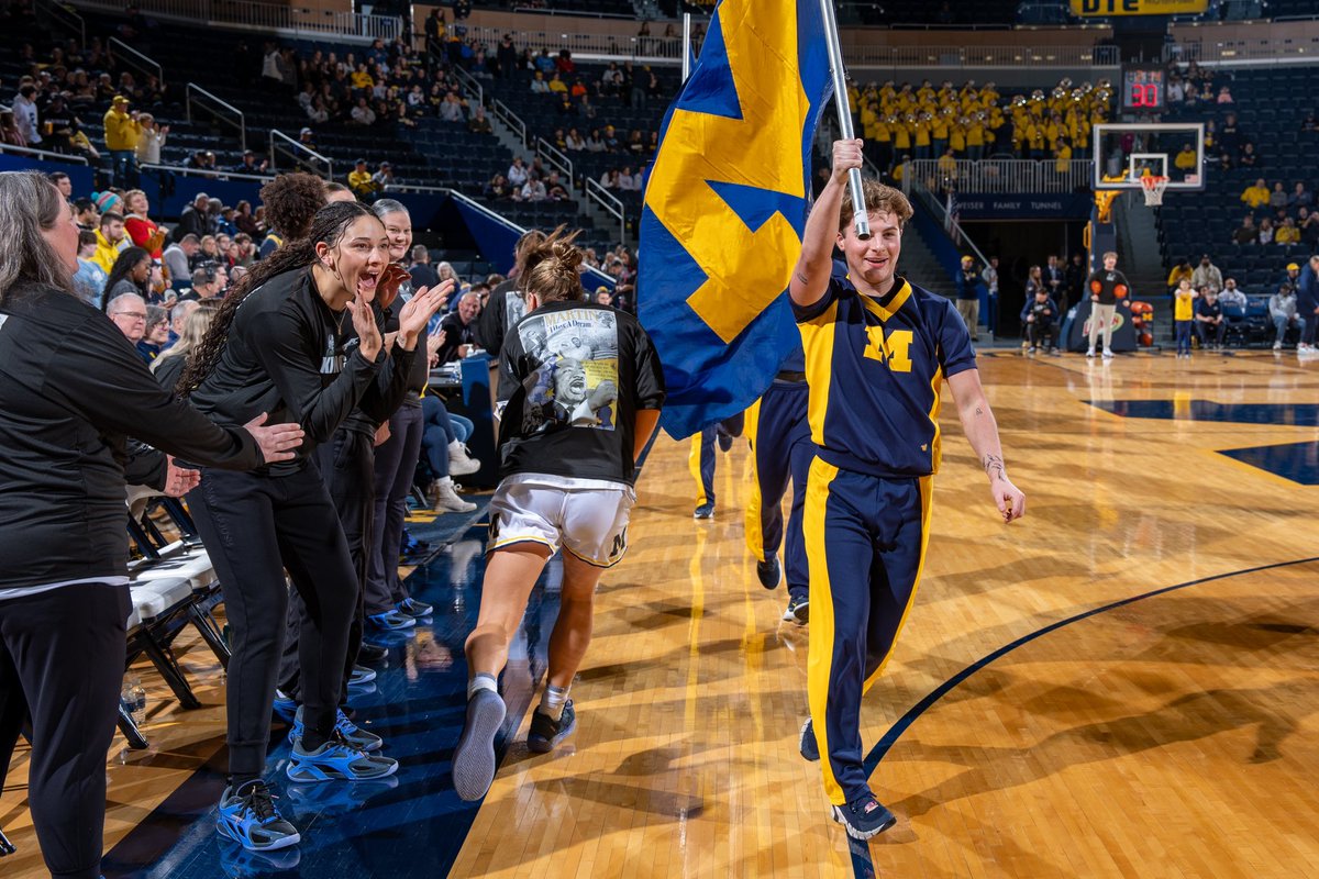 living my dreams. 💛💙
