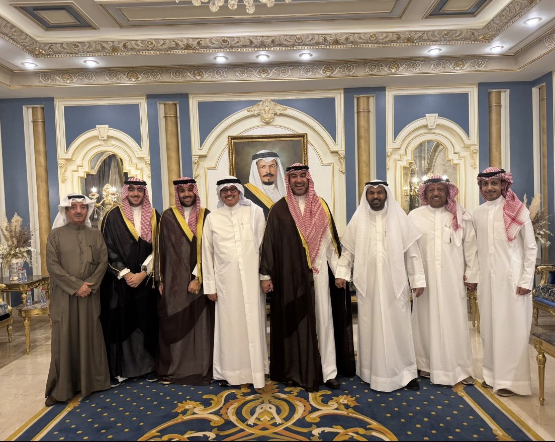 تشرفنا اليوم في ديواننا بزيارة 
الشيخ / مبارك سالم العلي السالم الصباح، وأبنائه

لا نستغرب منك هذه الزيارة الكريمة وشرفتنا في محلك وبين أخوانك يابو سالم وأعاد الله رمضان علينا وعليك باليمن والخير والبركات .
