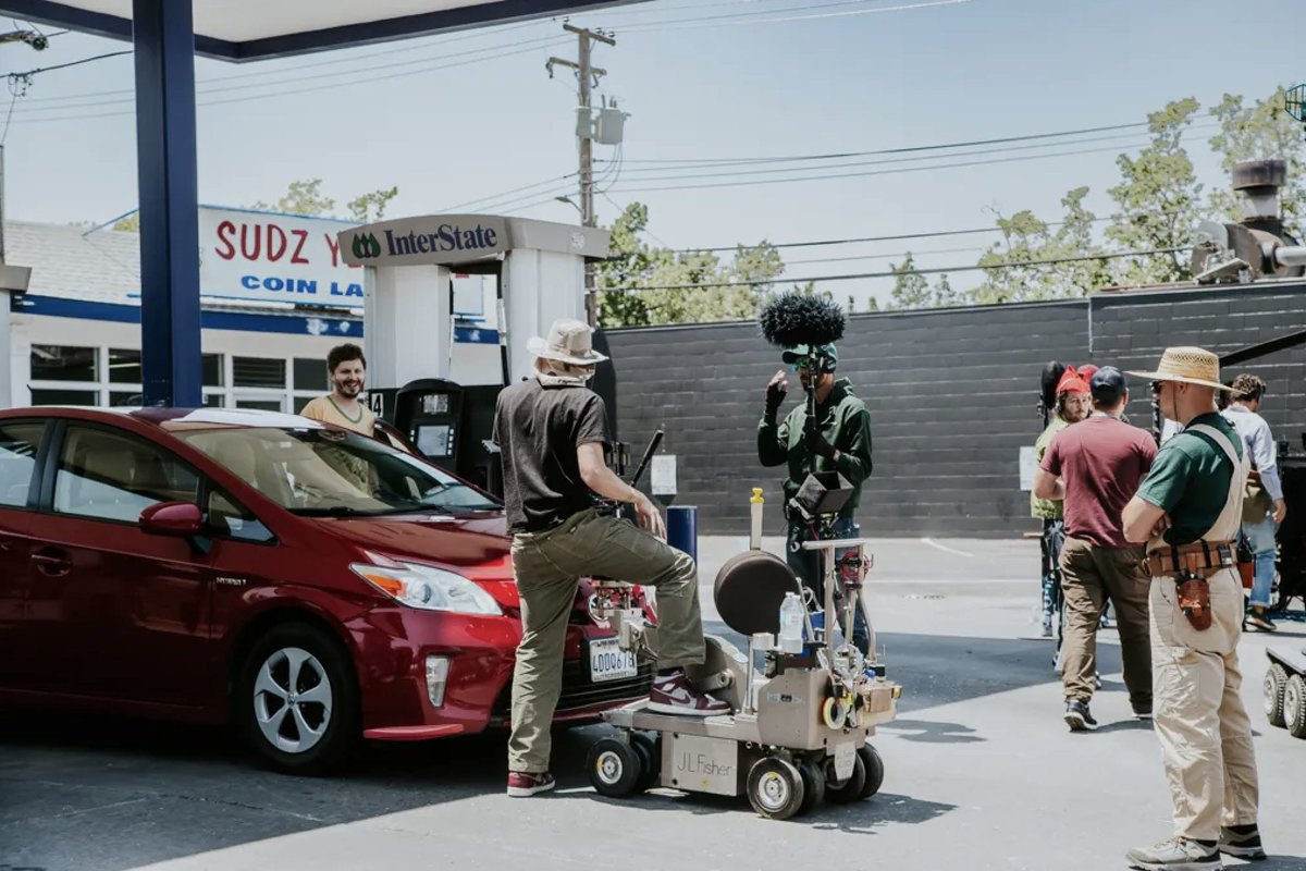 The movie "Sacramento" filmed on location in California's capital city contributed approximately $100,000 to the local economy through hotel stays, local hires, van rentals and catering.

Photo by the City of Sacramento

kcra.com/article/sacram…