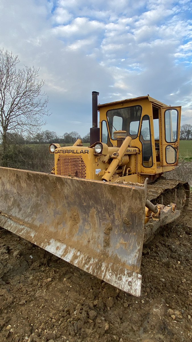 It’s my birthday and I’ll play if I want to !! 🎉🎉🥩🥩🍷…because I can !! 
Been a really tough year 😇… but the sun is shining and there’s been dust seen in them there fields #spring