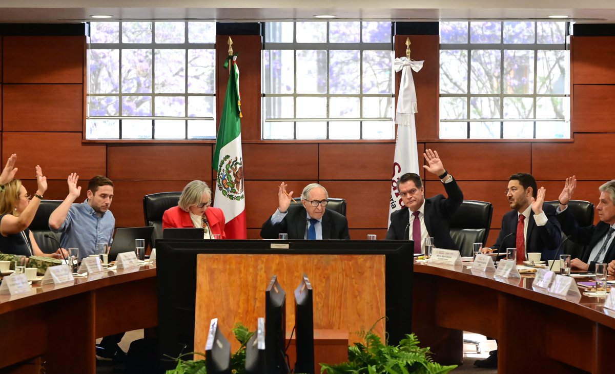 Esta mañana asistí a la Primera Sesión Ordinaria del Consejo de Salubridad General en la que, entre otras cosas, aprobamos protocolos para los tratamientos de diabetes, hipertensión, dislipidemia, obesidad, entre otros padecimientos.