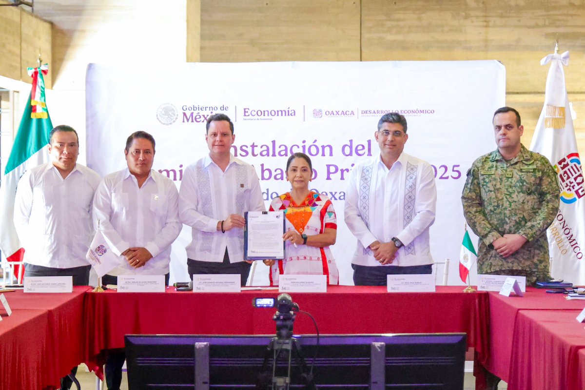 Irma_BolanosOax's tweet photo. Esta mañana participamos en la instalación del Comité de Abasto Privado en el estado de Oaxaca 2025 del Programa para el Restablecimiento del Abasto Privado en Situaciones de Emergencia #PRAPSE, en el que participan representantes del sector empresarial y https://t.co/2MF2XfB72j