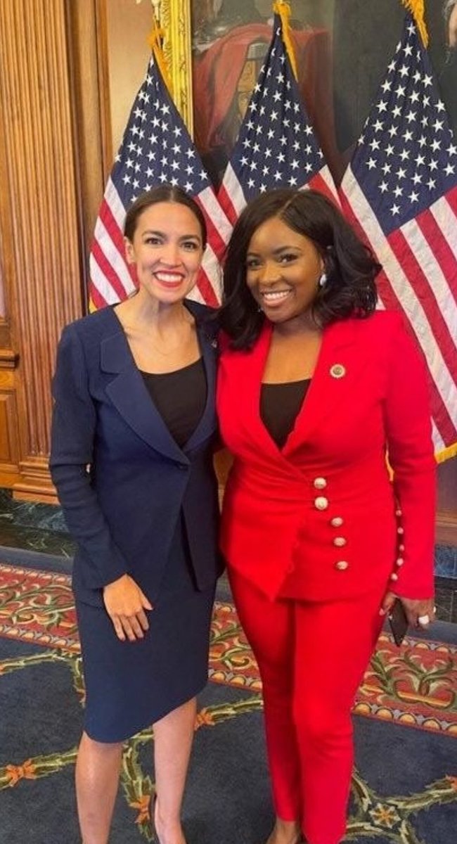 TaraBull tweet media