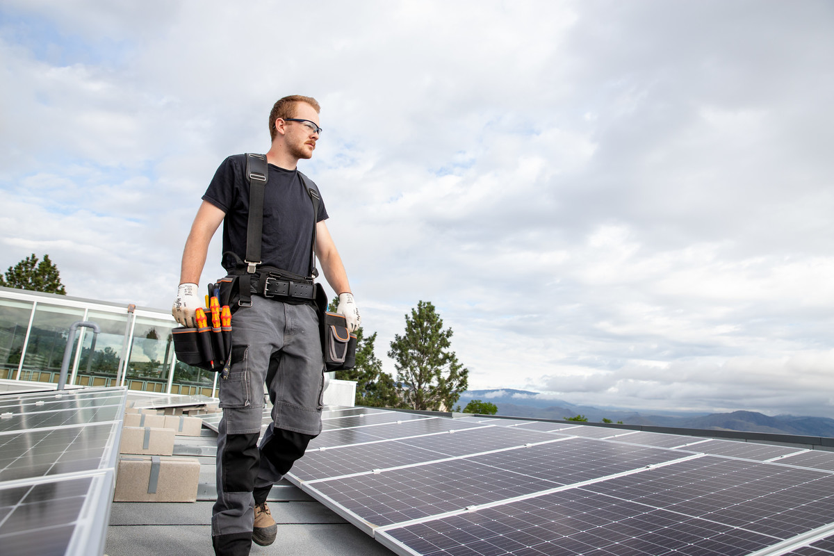 Kamloops homeowners! TRU student Troy Ssebanakitta is researching solar energy adoption &amp; needs your input. Own a home, condo, or duplex? Take this 10–20 min survey &amp; help shape future policies: surveymonkey.ca/r/J8PLPJ5