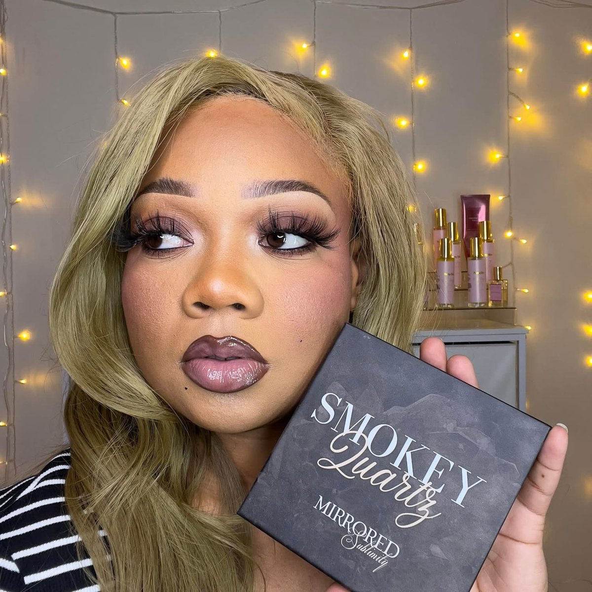 MSublimity's tweet image. Soft, sultry , and sexy 😍🖤 
They’re all the things  our M.S BABE @Glambeatzby_Zee gives with every look! 
Using our Smokey quartz palette and luxe lashes 

#mirroredsublimity  #softglam
