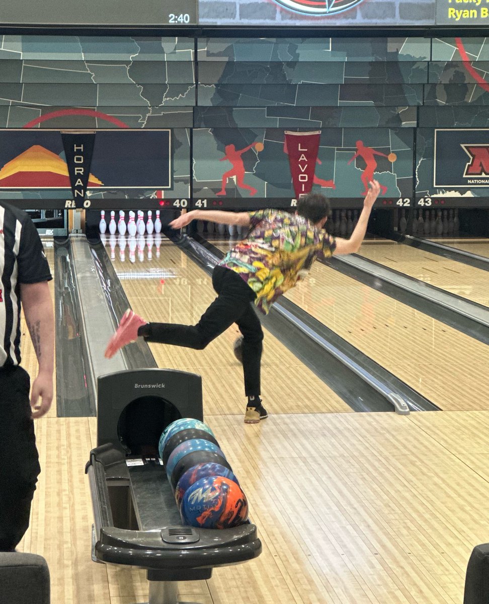 MotivBowling's tweet photo. 🦈 3 #TeamMOTIV staffers are moving on to the Round of 8!!!
EJ Tackett, Landin Jordan, and Tom Smallwood are moving on at the PBA Shark Championship! EJ Tackett is guaranteed a position on the show, being the highest qualifier in the round of 8. https://t.co/thYXYyYXeZ
