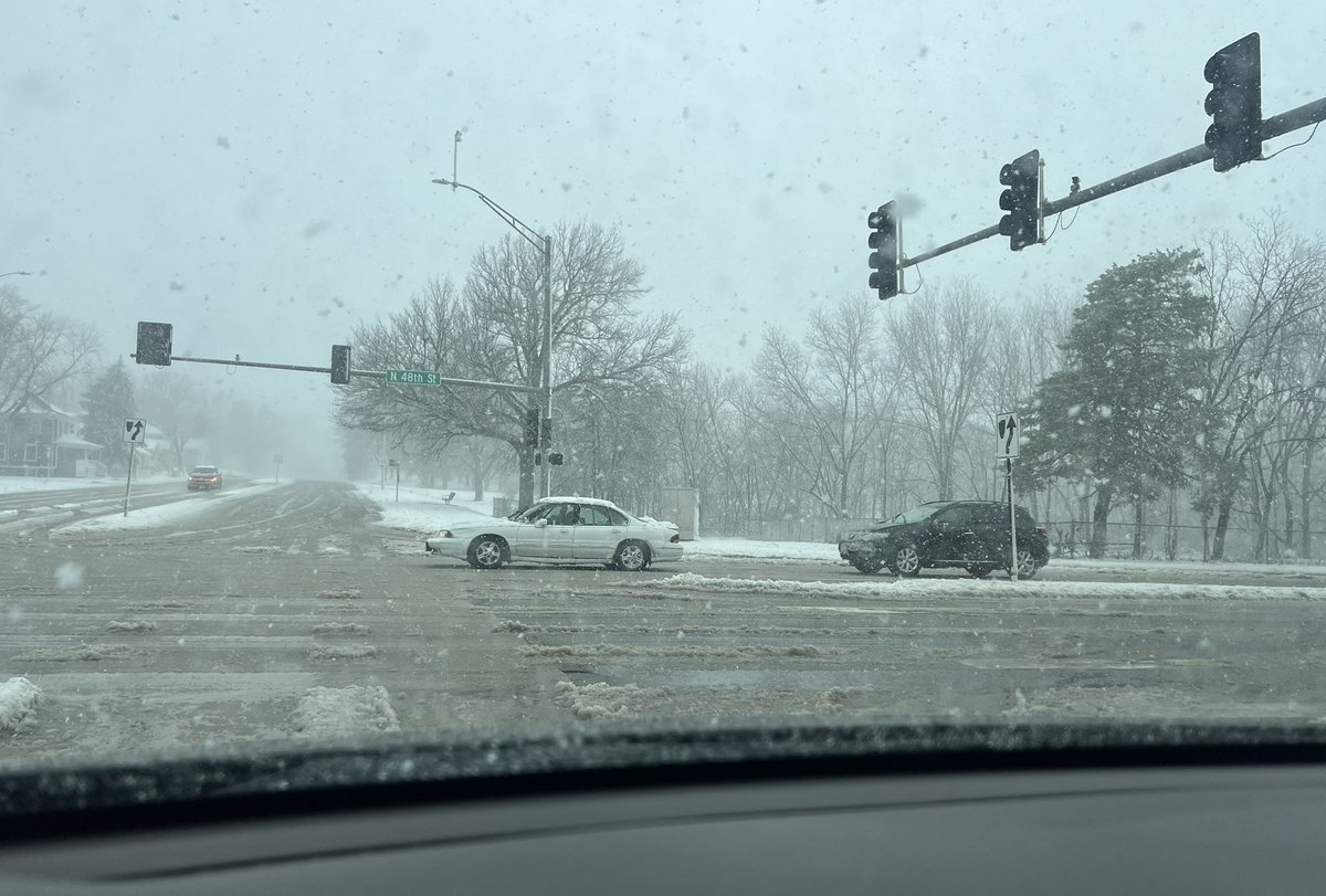 DaniShenk1011's tweet image. On my drive to work down Holdrege Street in #LNK I saw..
1 fallen tree limb (just before 69th)
2 intersections with traffic lights out (at Cotner & 48th)
And multiple slushy intersections, especially on side roads
Be careful out there!