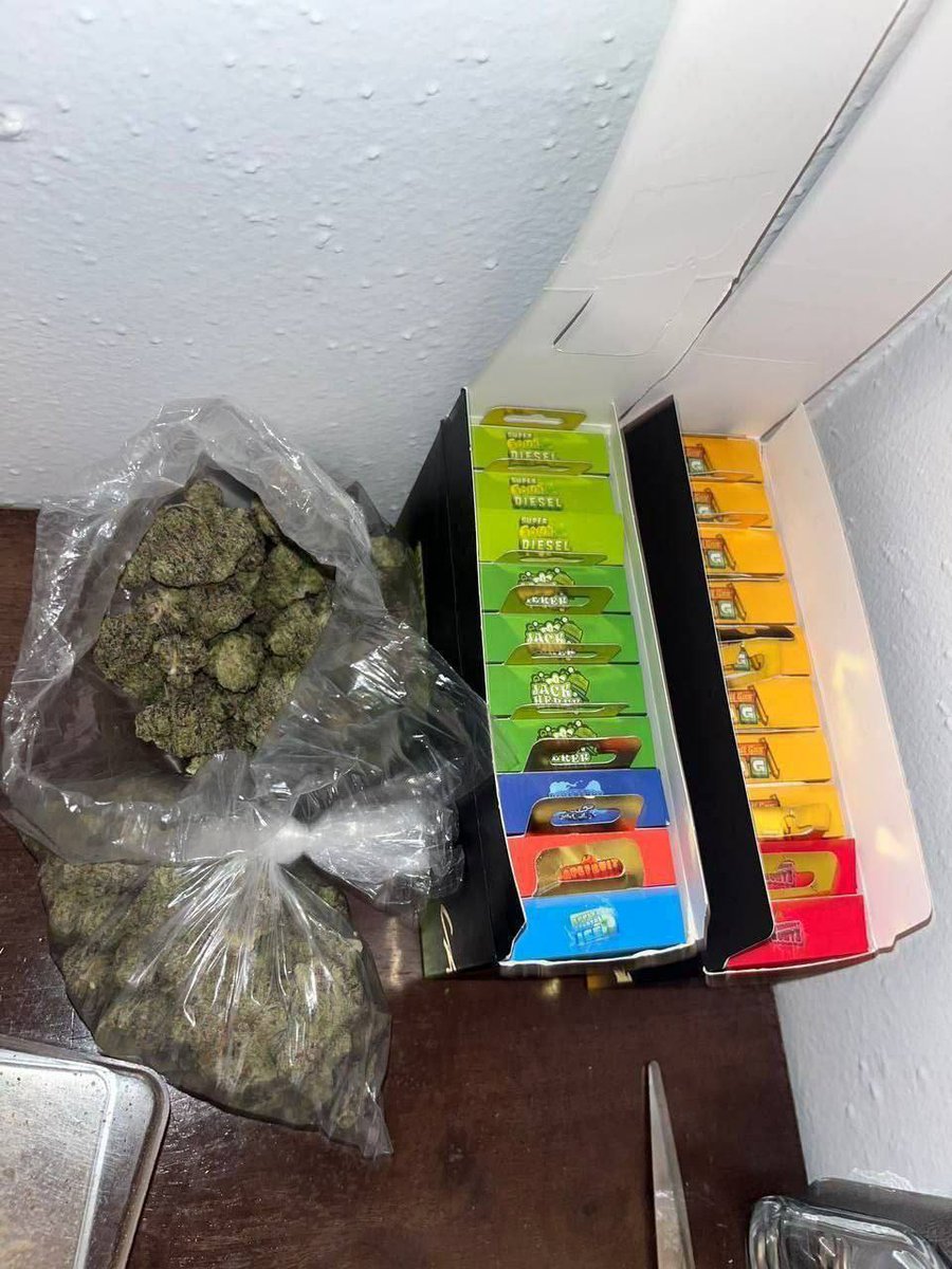 wayneclone9365's tweet photo. @WeedPorns https://t.co/rHwPRCZitX Review always ✅ https://t.co/En4czl4oyH