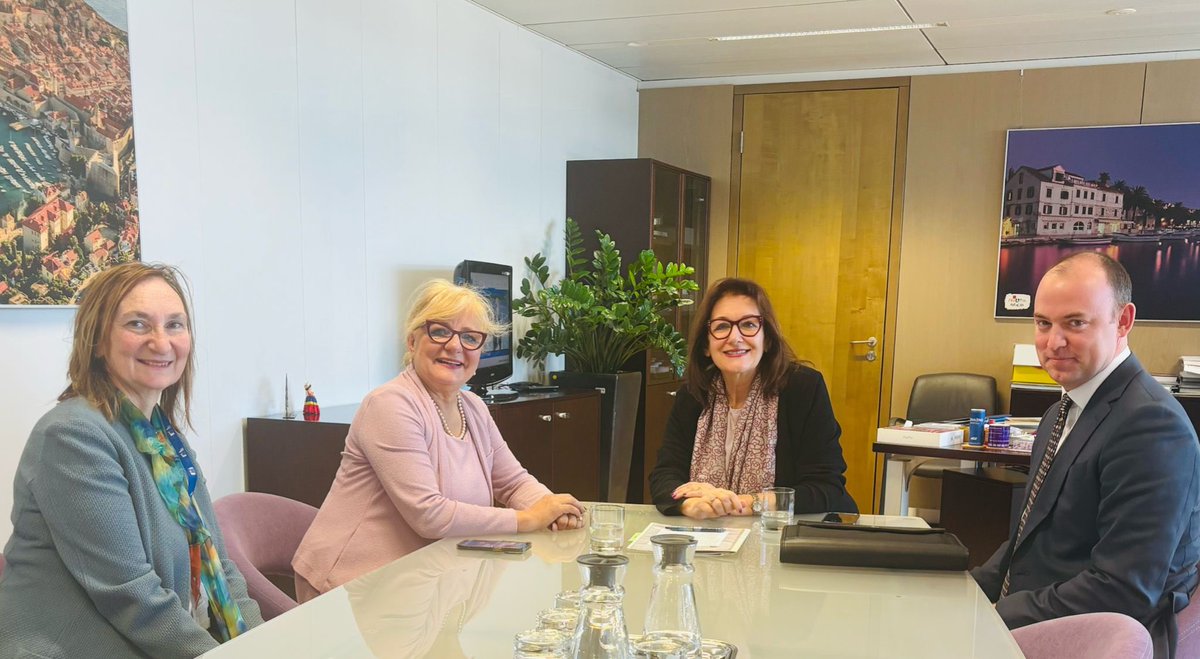 Dubravka Šuica (@dubravkasuica) on Twitter photo With Maja Markovcic Kostelac of <a href="/EMSA_EU/">European Maritime Safety Agency (EMSA)</a> I discussed possibilities of joining forces & the New Pact for the Mediterranean:
✅ Enhancing maritime & transport connectivity to drive economic growth
✅ Boosting maritime safety & security
✅ Strengthening regional cooperation With Maja Markovcic Kostelac of <a href="/EMSA_EU/">European Maritime Safety Agency (EMSA)</a> I discussed possibilities of joining forces & the New Pact for the Mediterranean:
✅ Enhancing maritime & transport connectivity to drive economic growth
✅ Boosting maritime safety & security
✅ Strengthening regional cooperation