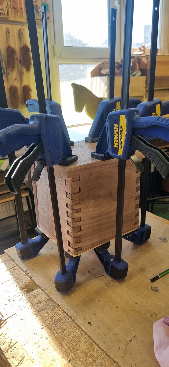 The process of glueing up a nice Jewelry box today. 

It is made mostly of Walnut, she has cut finger joints around the exterior of the box construction and done similar for the drawers within.

All will be revealed in the coming days 🤞

Leaving Cert project