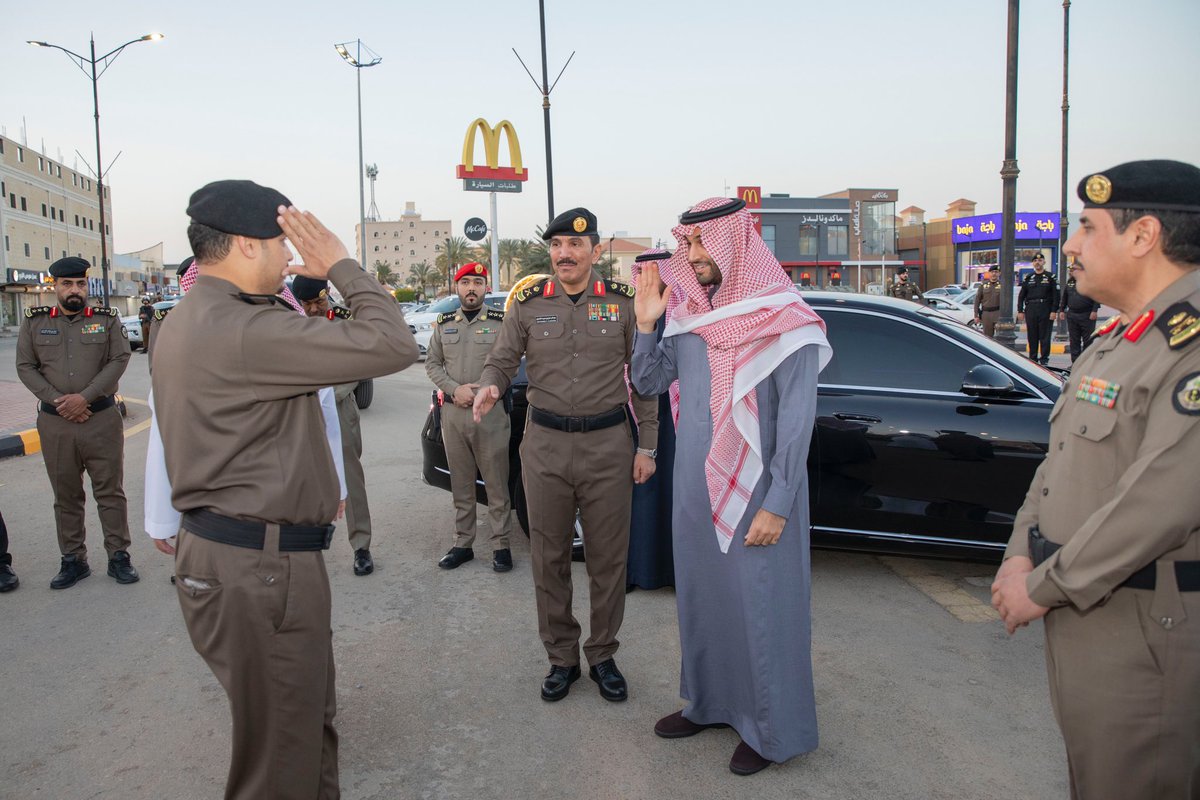 AljoufSA's tweet photo. سـمـو #نائب_أمير_منطقة_الجوف يشارك رجال الأمن إفطارهم الرمضاني في الميدان 

https://t.co/v0S0UZGd4n

#استثمر_بالجوف
#الجوف_سلة_غذاء_المملكة
#الجوف_عاصمة_الطاقة_المتجددة https://t.co/Qf5vwYokmo