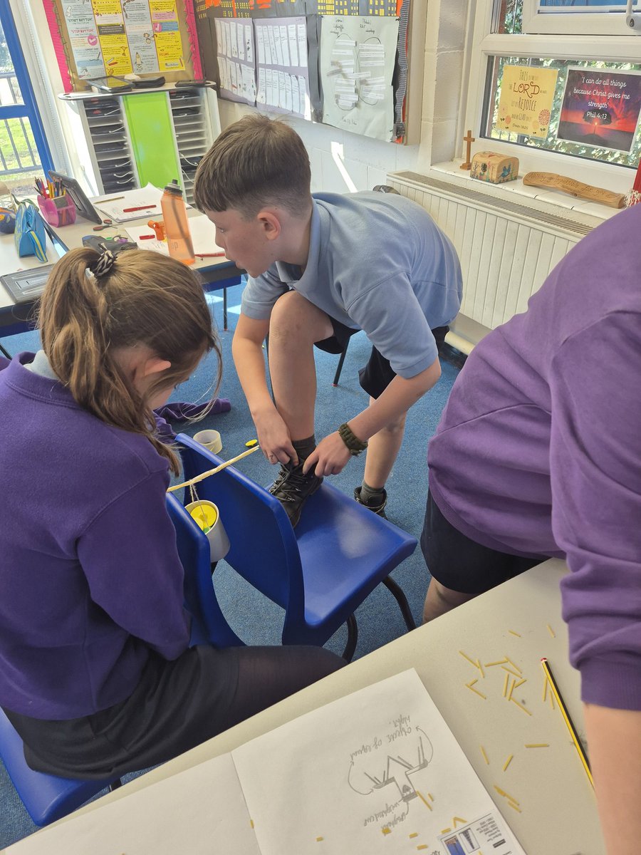 CCCRPrimary's tweet photo. Year 6 have been investigating the effect forces have on structures and how we can improve a bridge to take a heavier load. Engineers in the making! 🌉👷♂️#cccrdt https://t.co/eiy5d8opbE