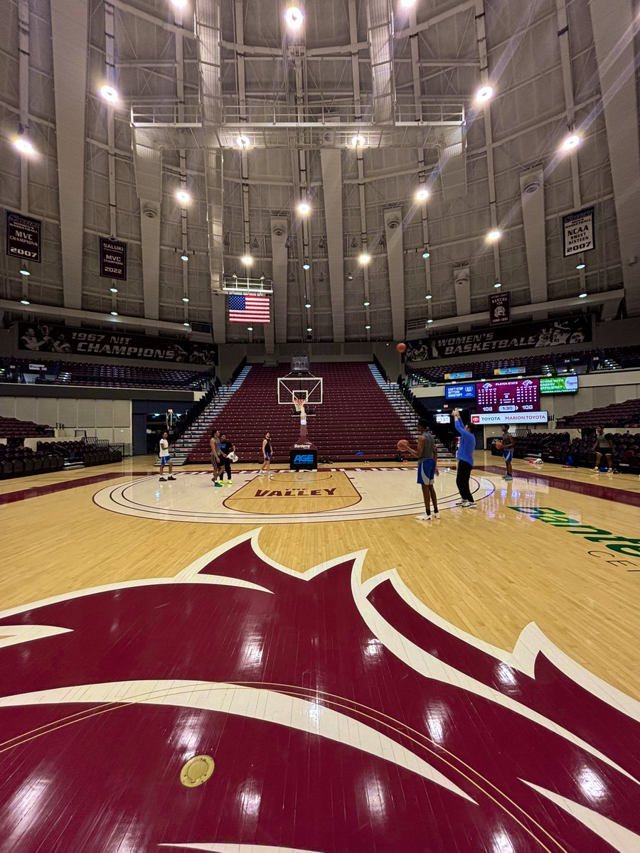Last practice in Illinois before hutch!! 
<a href="/LoganVolsBBall/">Logan Basketball</a> #TheLoganWay