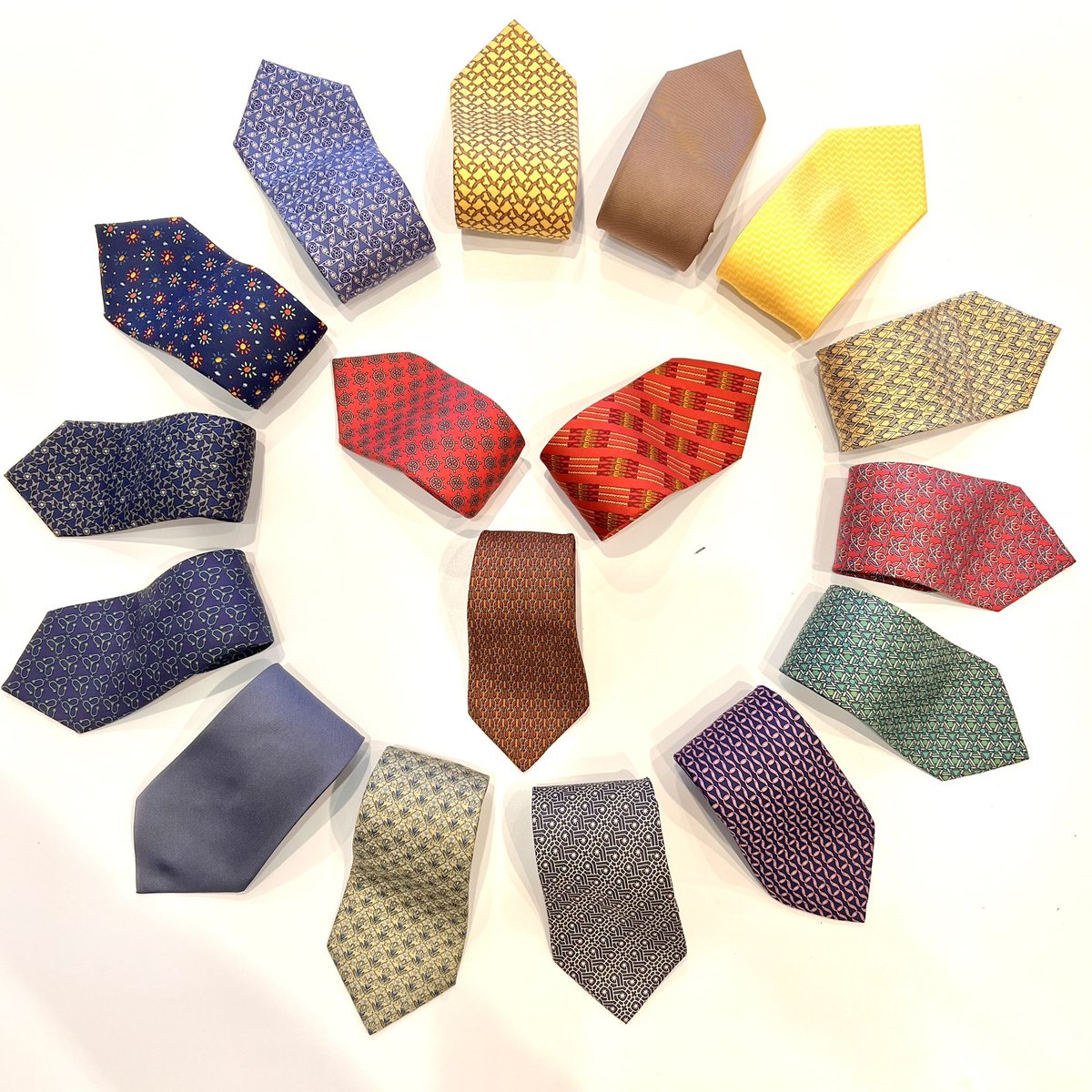 vintagetastebos's tweet image. Vintage Taste has the gift that fits every special occasion, Hermès ties!  Graduations, proms, weddings &amp;amp; more, stand out this spring! 

Click our website Product page for designers, sizes &amp;amp; prices. 

#mensconsignment #highendconsignment #highendfashion #charlesstreetboston