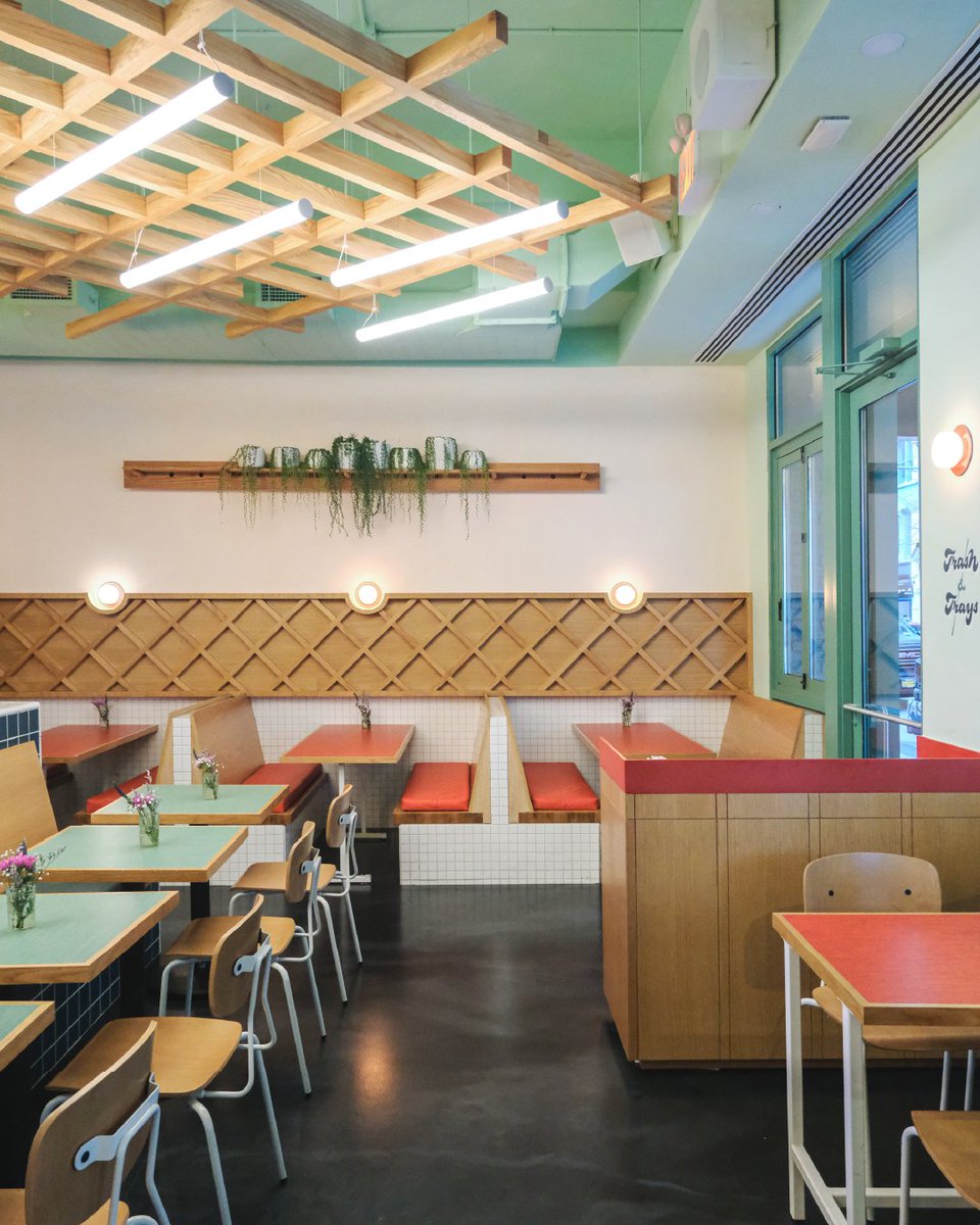 edgnyc's tweet photo. Come for the fried chicken, stay for our sweet interior design. #sweetchick #interiorrenovation #interiorgoals #friedchicken #designedtodine https://t.co/6rSNY6p6zM