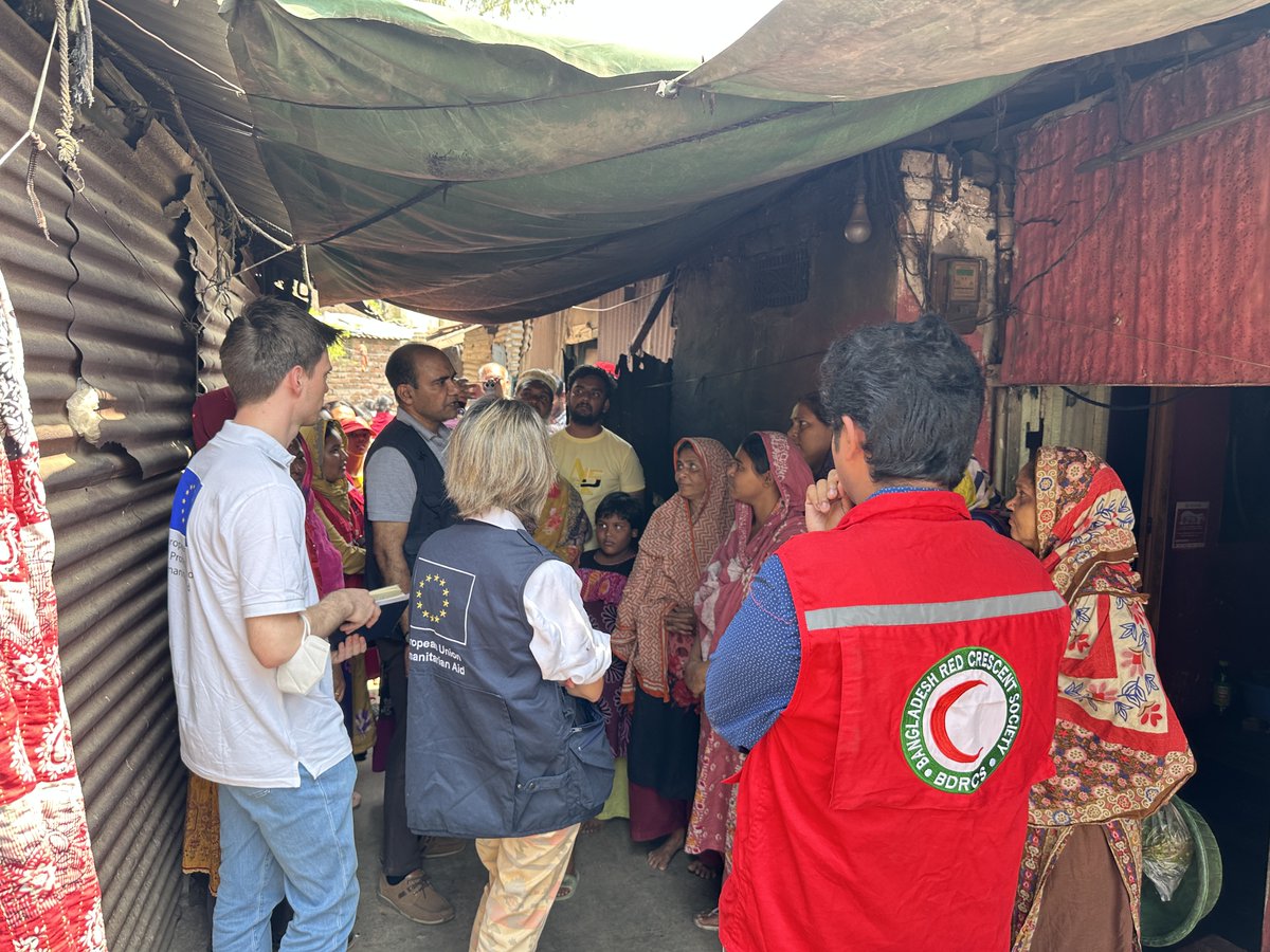 BDRCS1's tweet photo. @BDRCS1 hosted @eu_echo officials for a field monitoring visit in Dhaka. Engaging discussions with communities showcased our commitment to CEA &amp; PGI mainstreaming in DRM &amp; health pillars in #PilotProgrammaticPartnership.
Strengthening community resilience! #StrongerFasterSafer https://t.co/bJmf2ufxkF