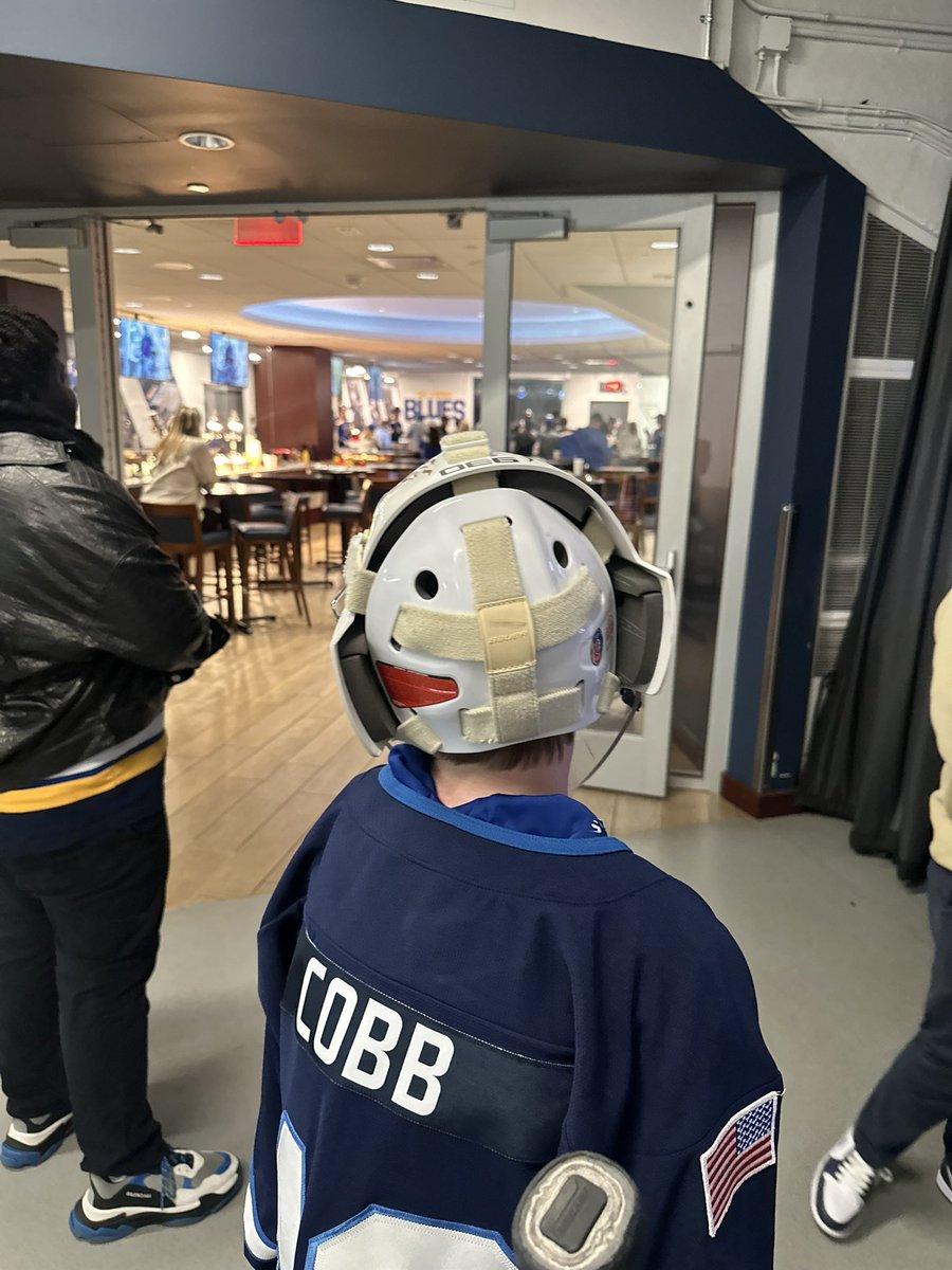 This past Sunday, March 16th, we were very excited to host St. Peters Hockey Club as the Blues played the Ducks! 

St. Peters players and families took in the Blues victory along with a custom bobblehead giveaway, intermission scrimmage, and more! We hope everyone had fun! 🏒
