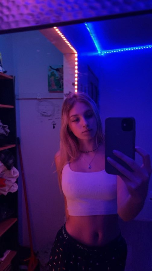 Trinabearrr's tweet photo. in a good mood today giving pics of me to any random who like or rts ❤️  #nsfwtw #nsfwtwtًً  #nsfw_twt #ass #tits #horny https://t.co/HS7HWt8pR1