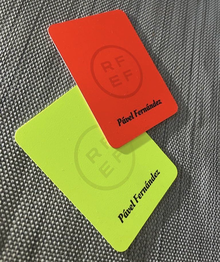 💥 #SORTEO 
🟨🟥Os traigo un nuevo sorteo, estas tarjetas de árbitro personalizadas
😍 El ganador/a las podrá personalizar a su gusto con su nombre o lema
👉Las sortearé el próximo domingo 30 de marzo entre todos mis seguidores que hagan ❤️ y 🔃 en este post