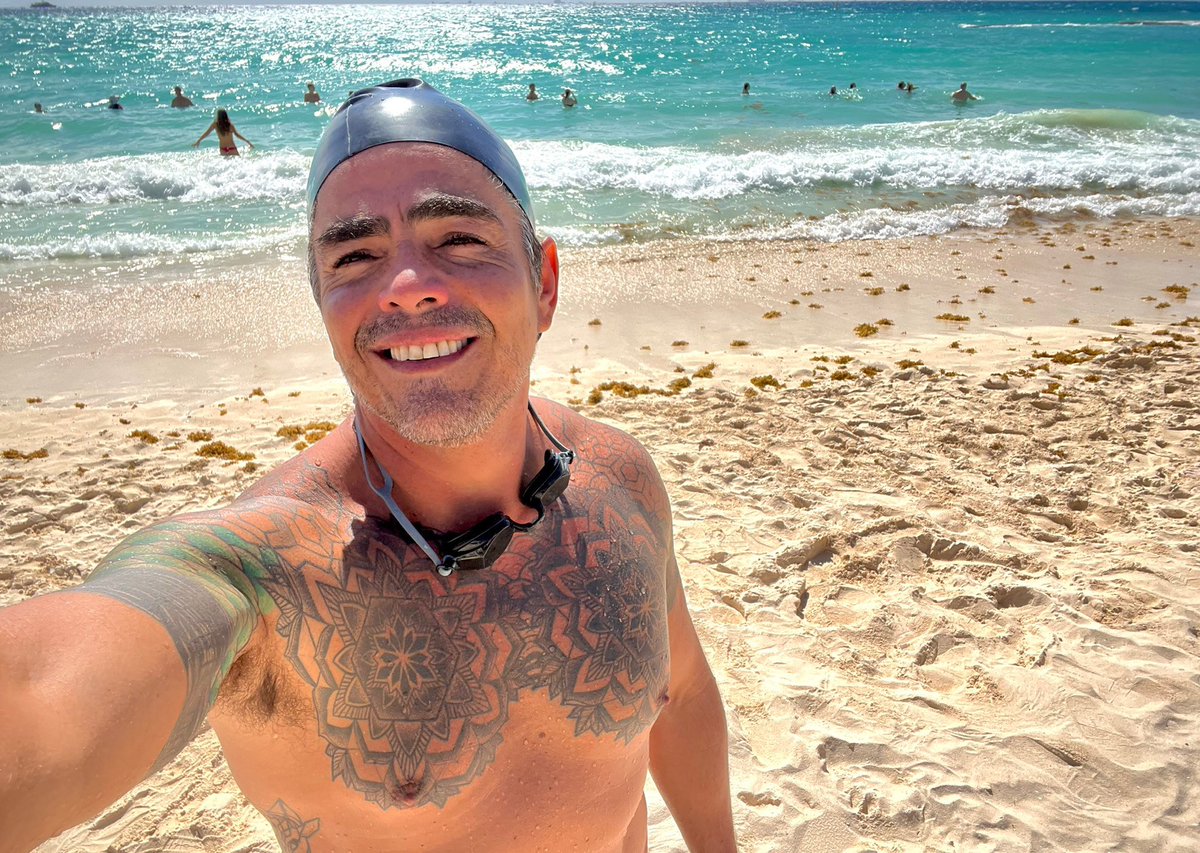 Endorphjunkie's tweet photo. Repetimos dosis, paso por la 5a. Av. y la playita, corrí 4.02 km + pushups + nadada caribeña #oldschool #endorphinejunkie #horafeliz #paquete https://t.co/HbTVU2yte7