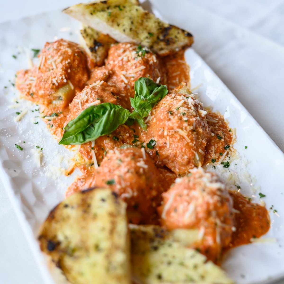 BataviaDowns's tweet photo. Exciting news! 🎉 Fortune’s Italian Steakhouse has been recognized as a 2025 @OpenTable #DinersChoice winner! 

We’re beyond grateful for our amazing guests who have dined with us, shared their experiences, and left such kind reviews. This achievement wouldn’t be possible without you—thank you for being part of our journey! 🥂