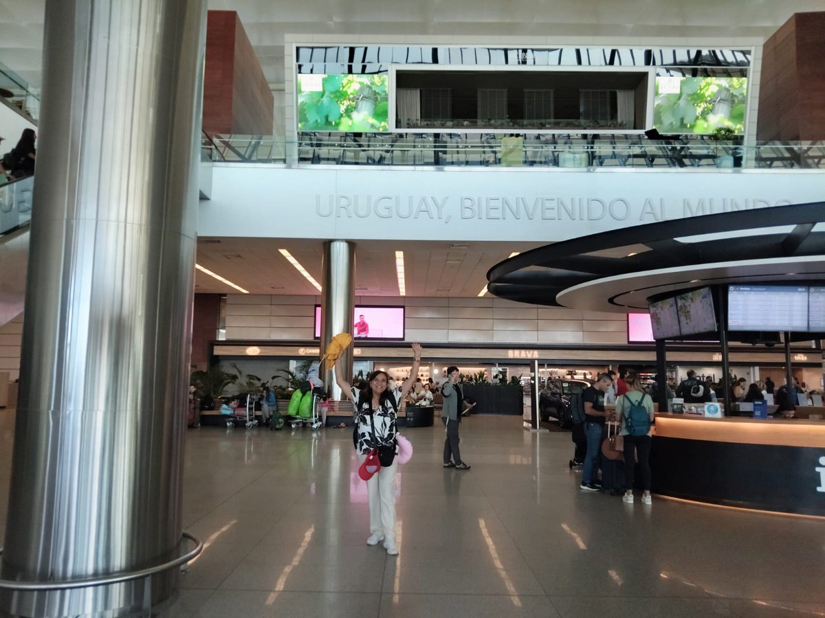 carmengag1's tweet photo. ✈️ ¡Despidiéndonos del Aeropuerto Carrasco, la puerta de entrada a Uruguay! 🇺🇾🌎 ¡Nos vemos pronto! #AeropuertoUruguay  #AventuraDeViaje https://t.co/XX36KIVUmq
