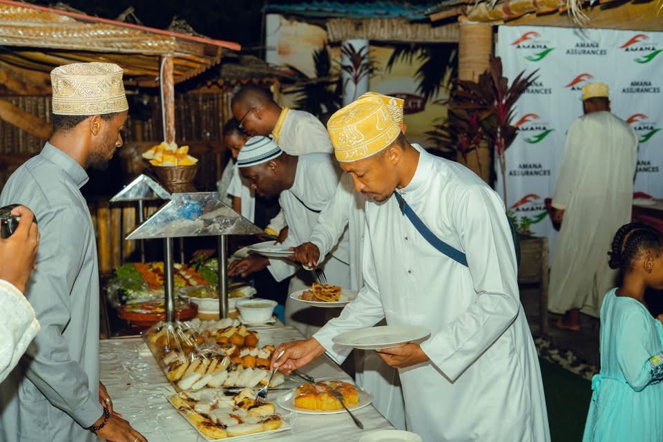amanassurances's tweet photo. 🌙 Ftour du personnel d’Amana Assurances au restaurant le New Select. 

Un moment de partage et de convivialité qui a permis à l’équipe de se retrouver dans une ambiance bienveillante. 

Tsumu Ndjema 😀 

#AmanaAssurances 
#Ramadan #Assurances https://t.co/q8uAL8Aa3r