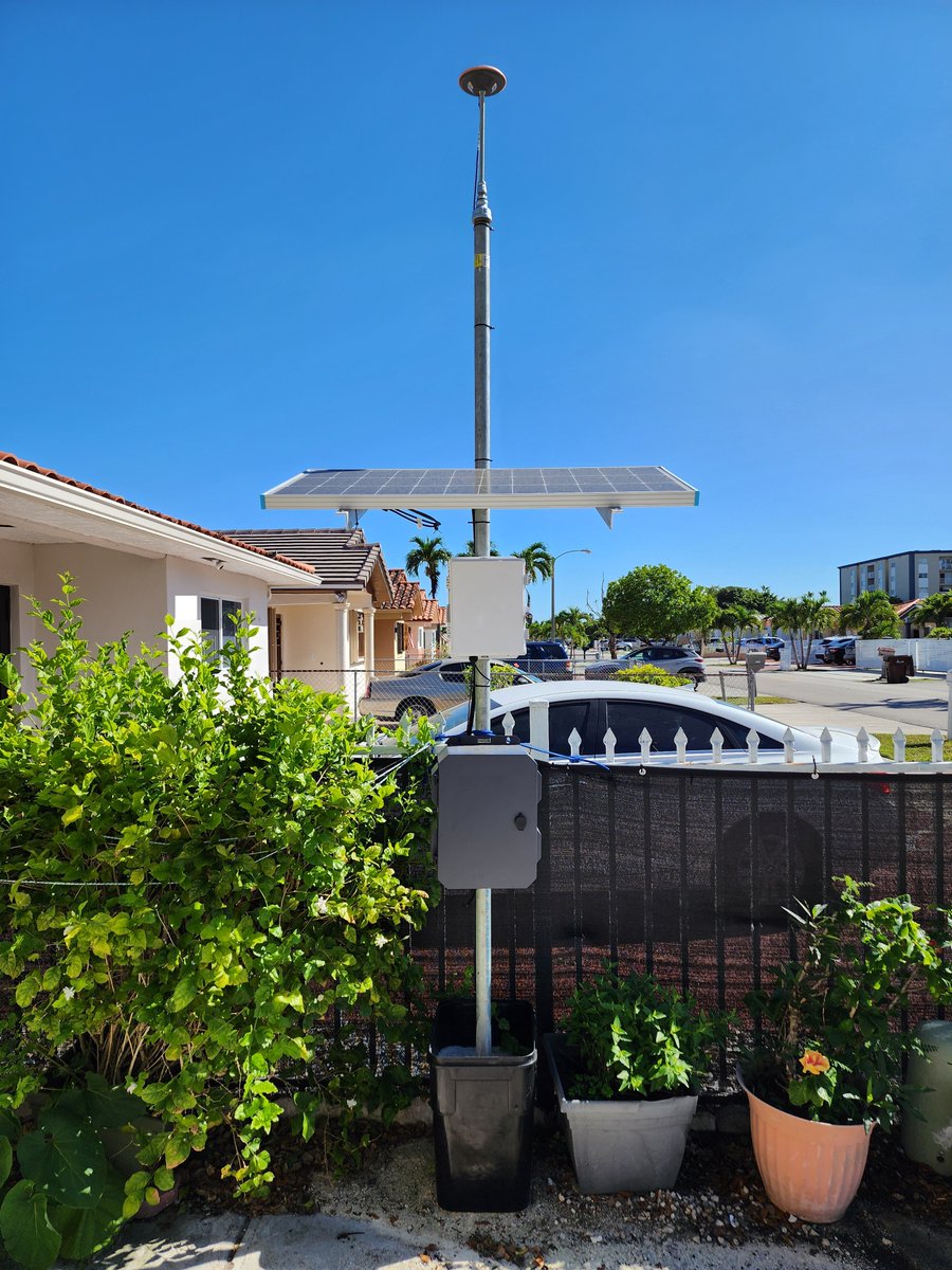 WiseRedWolf's tweet photo. @geodnet Pics from Sunny South Florida, its completely off-grid except for the wifi connection from the house, it stays on 24/7 with the power station. I can list the components if I get enough likes on my post to show interest. 

#Geodnet #GeodnetSetup #GeodnetStation #DePIN #Polygon https://t.co/A3ZZJuoLXO